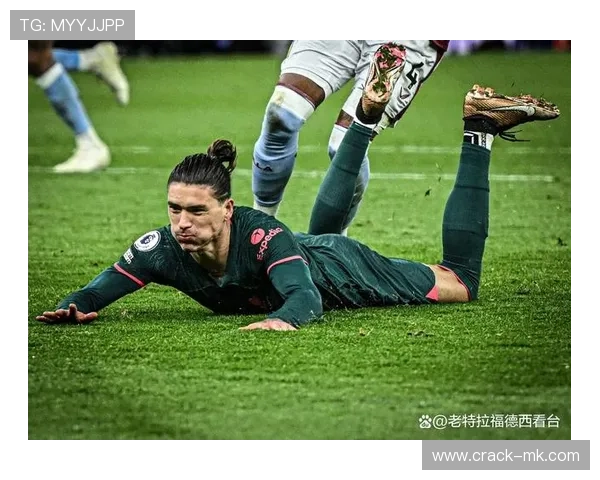 努涅斯展现独特射门技巧，赛场上的精准火力引关注