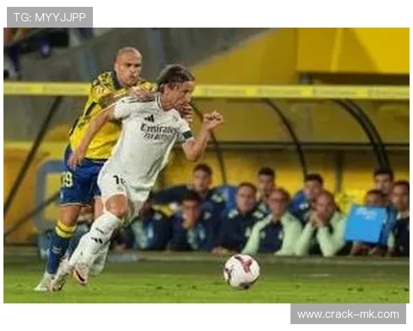 维尼修斯与皇马球迷关系回暖，球场互动展现深厚情感纽带